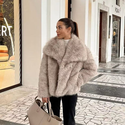 Veste Courte en Fausse Fourrure – Chic