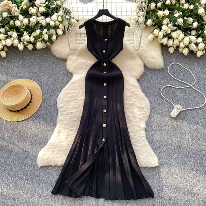 Robe en tricot sans manches à col rond