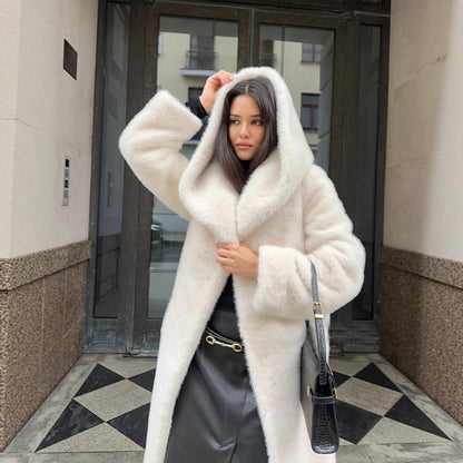 Manteau Long en Fausse Fourrure – Chic