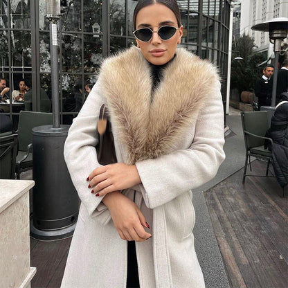 Manteau long en laine avec col en fourrure