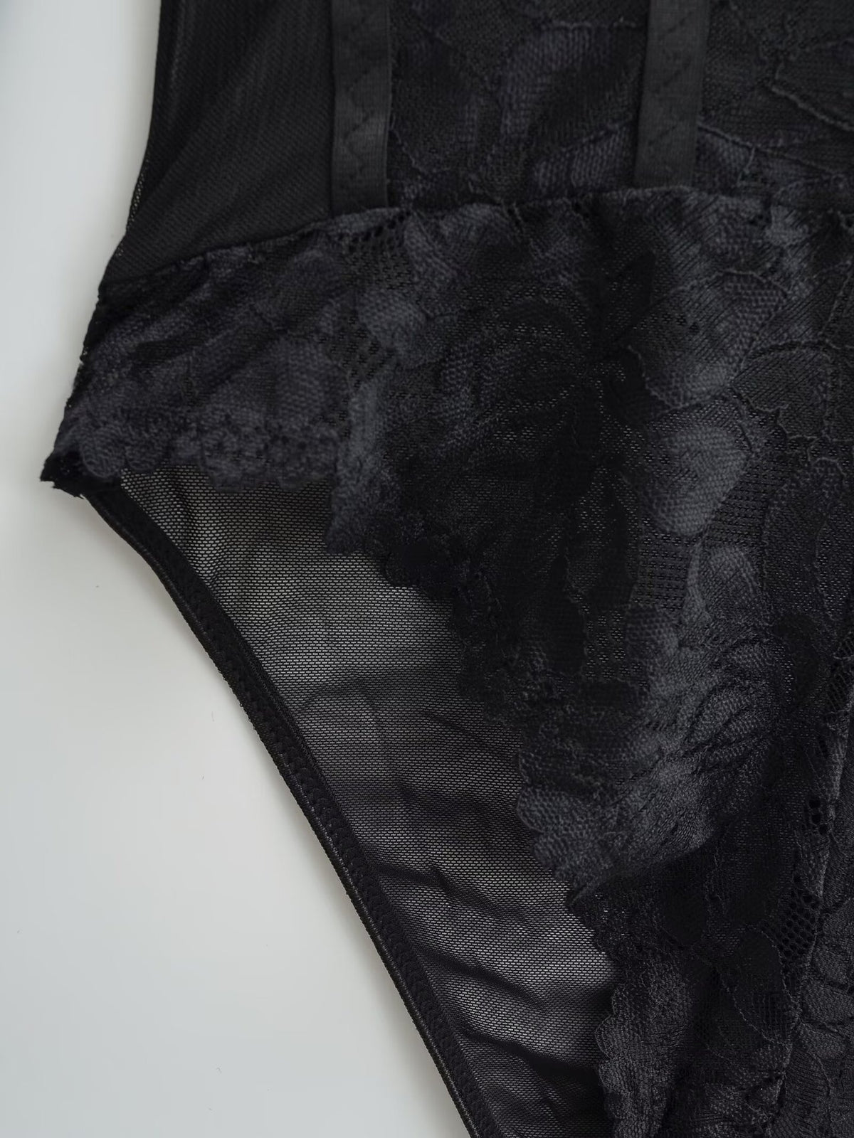 VÉRANIA — Body Corset en Dentelle Noir à Manches Longues