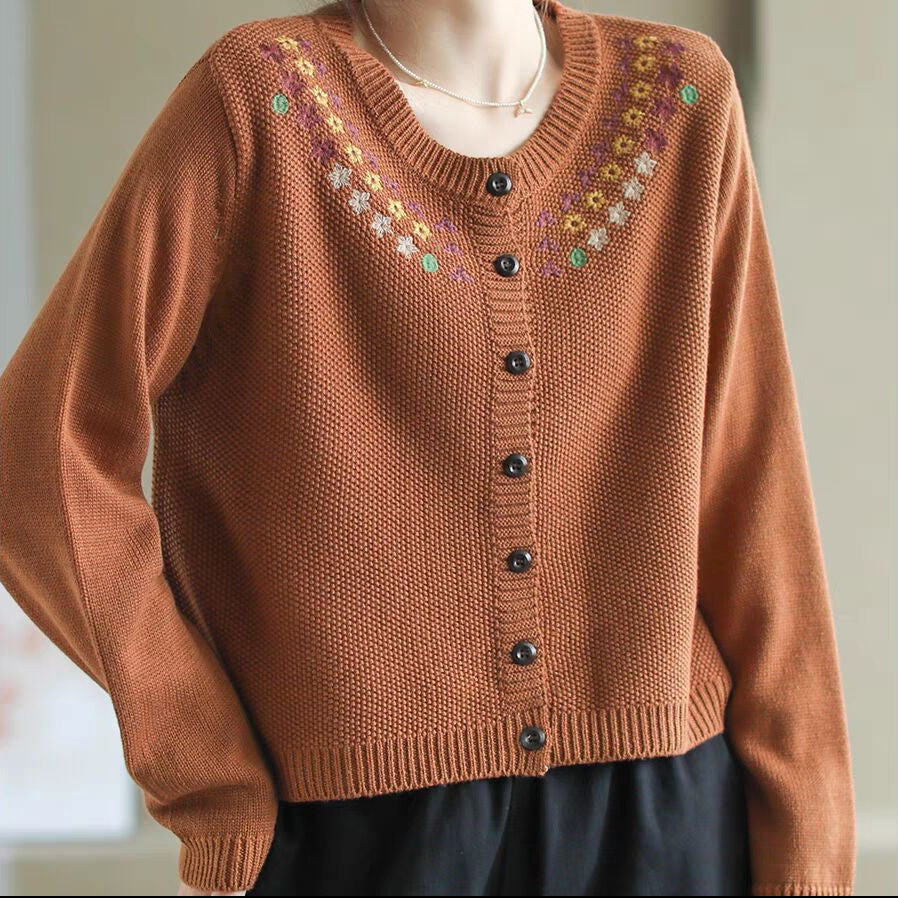 Emberia – Cardigan Rétro Brodé