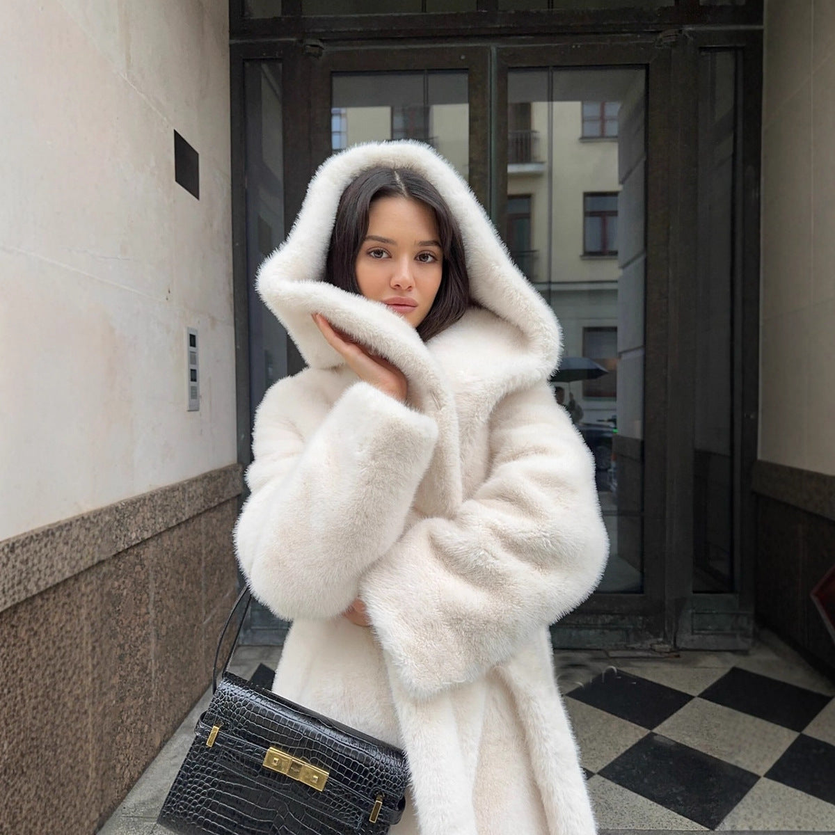 Manteau Long en Fausse Fourrure – Chic