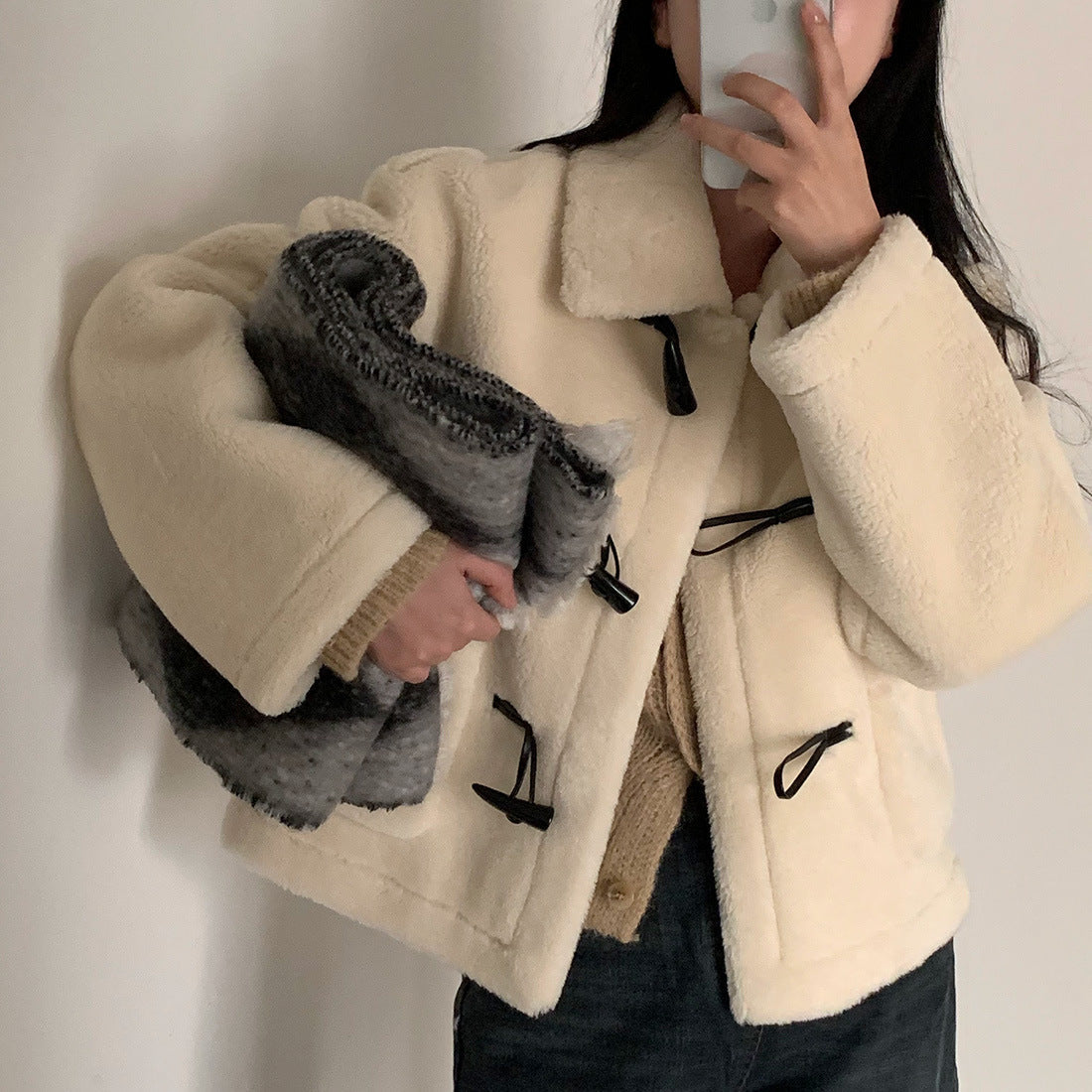 Veste courte ample en laine d'agneau doublée