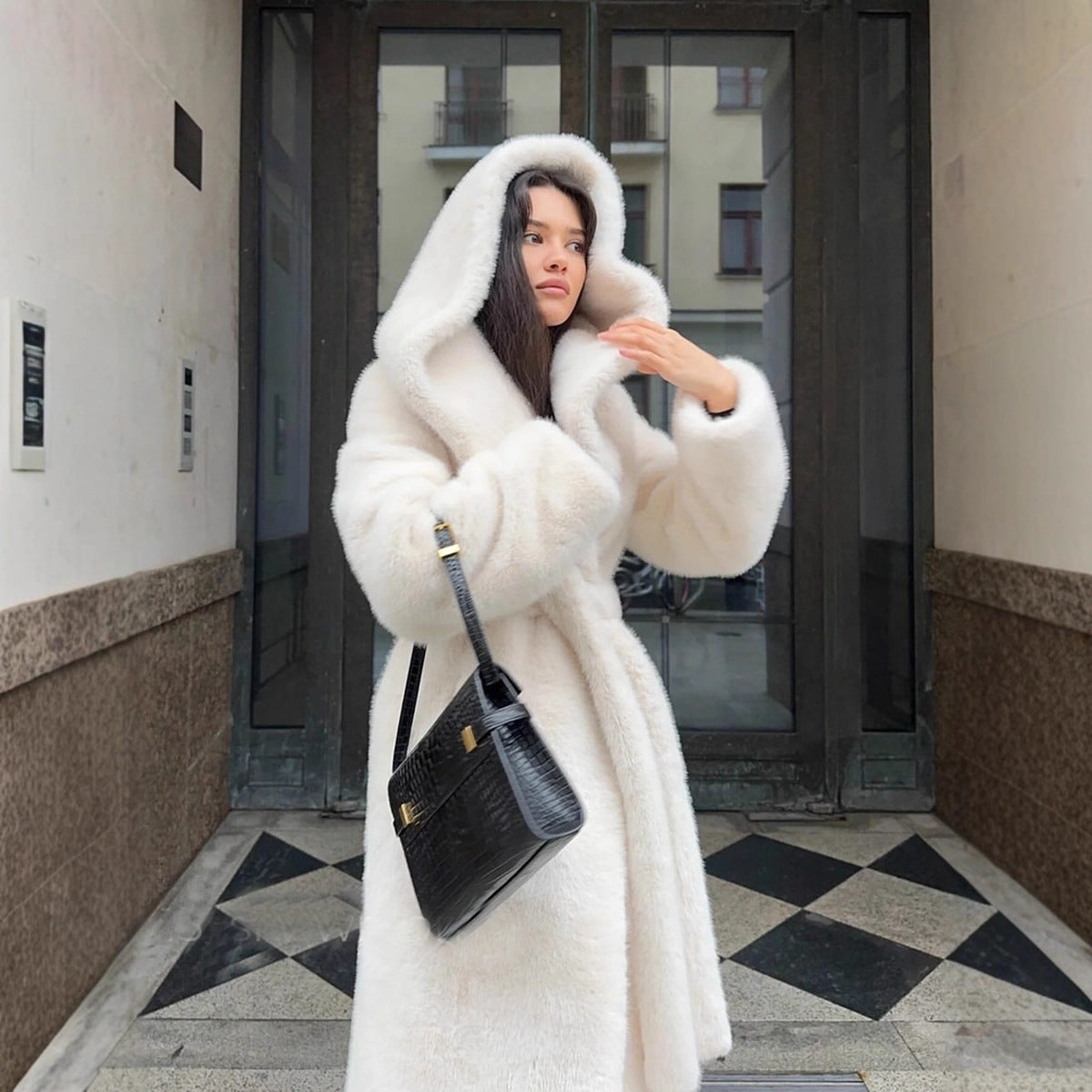 Manteau Long en Fausse Fourrure – Chic