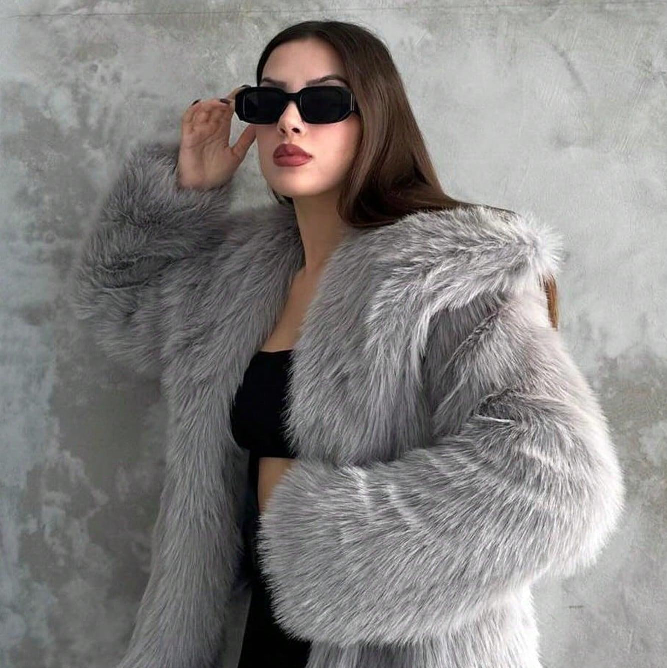 Veste Courte en Fausse Fourrure – Chic
