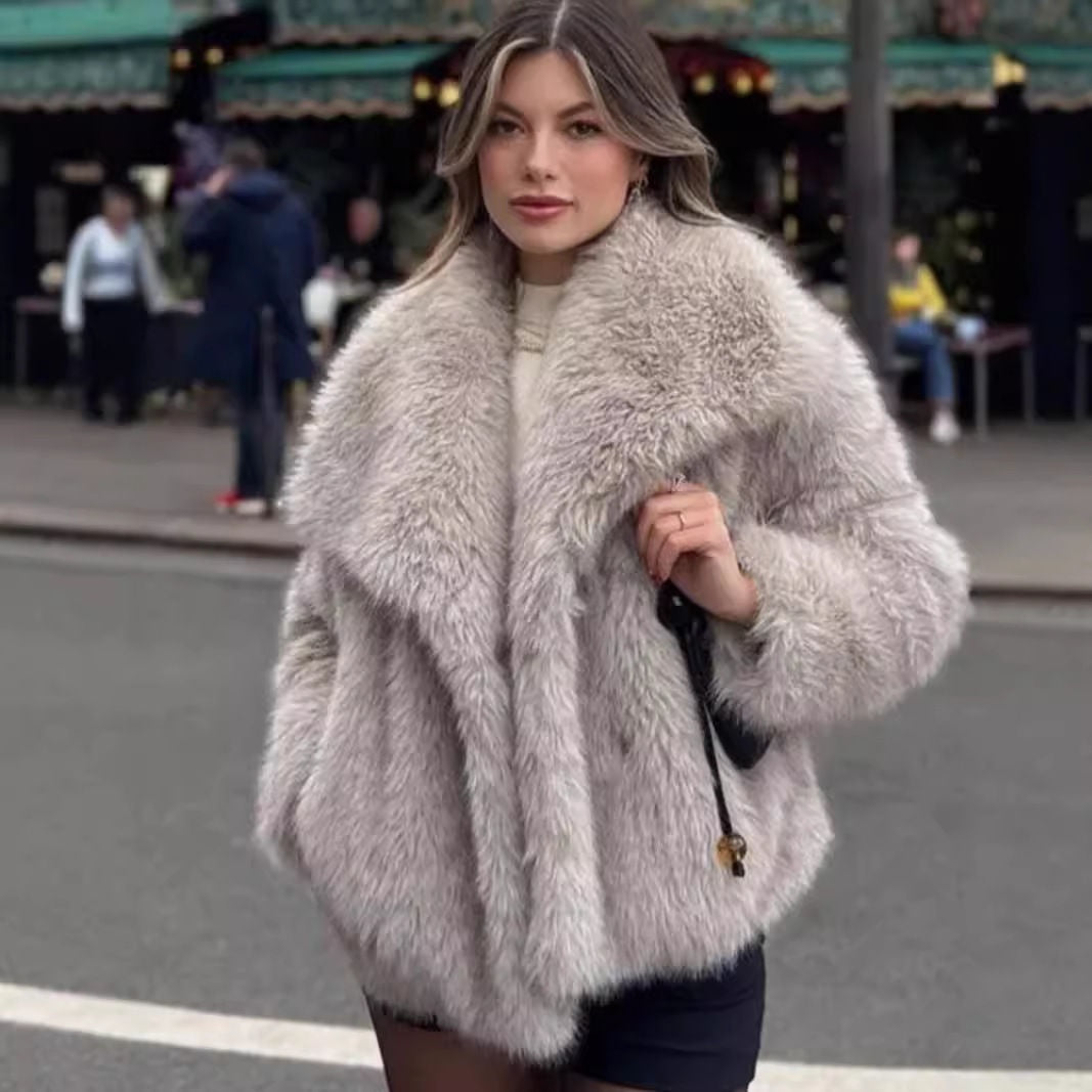 Veste Courte en Fausse Fourrure – Chic
