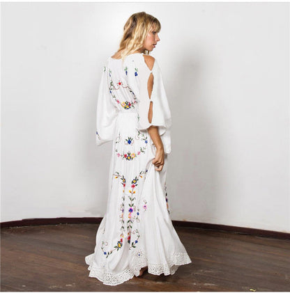 Robe Courte Brodée Col V Nouée