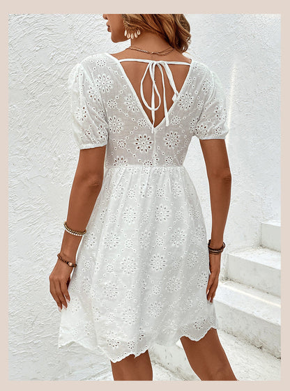 Robe Blanche Trapèze à Manches Courtes – Élégance & Confort au Quotidien