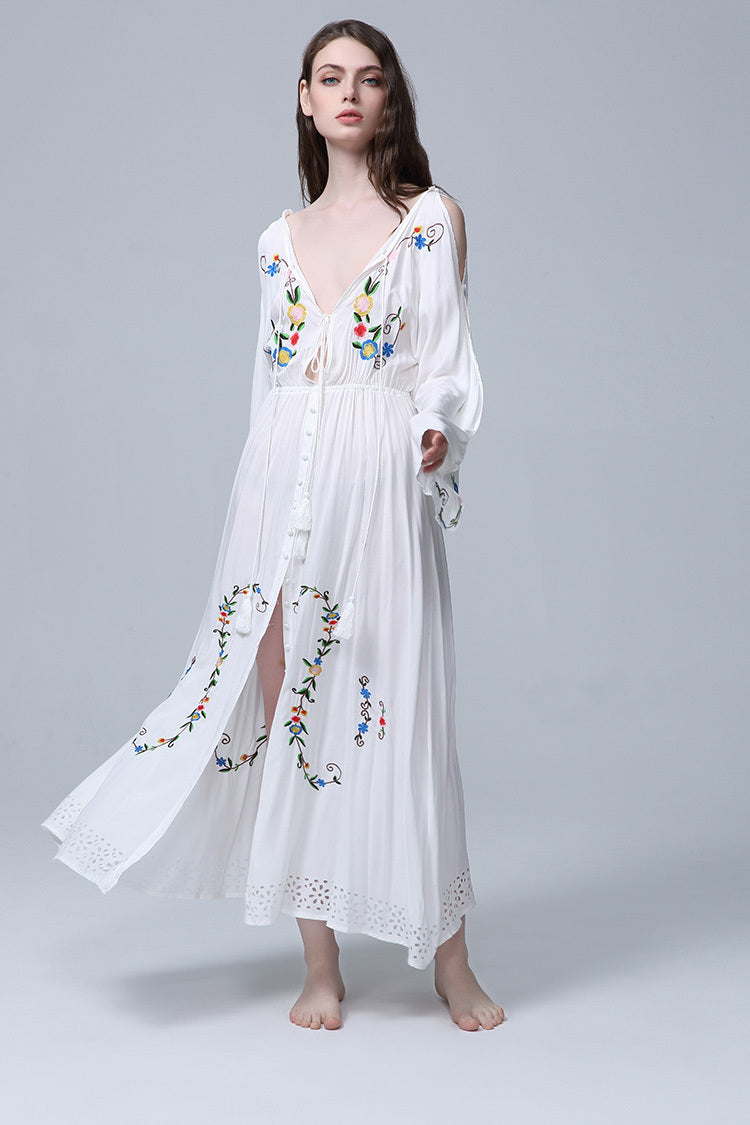 Robe Courte Brodée Col V Nouée