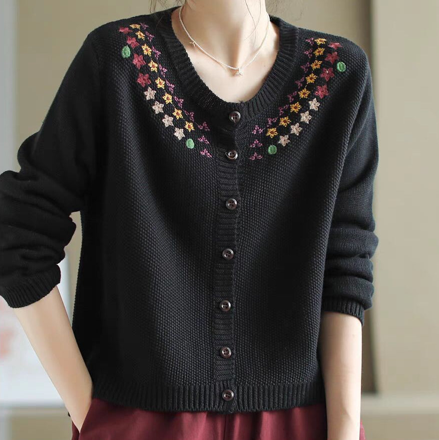 Emberia – Cardigan Rétro Brodé