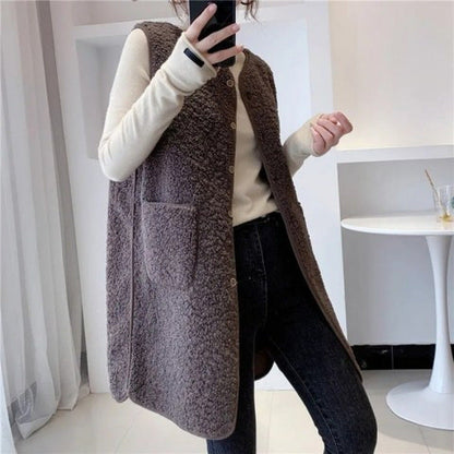 Gilet mi-long en laine d'agneau style fourrure