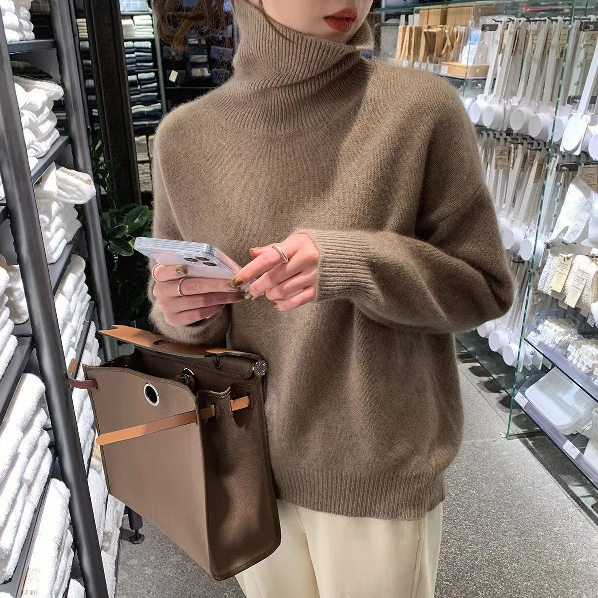 NÉVÉA — Pull Col Roulé Épais en Laine