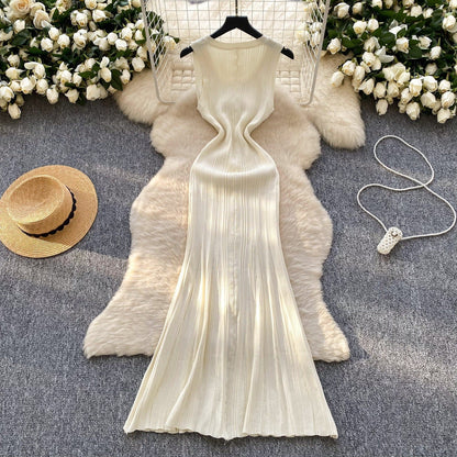 Robe en tricot sans manches à col rond