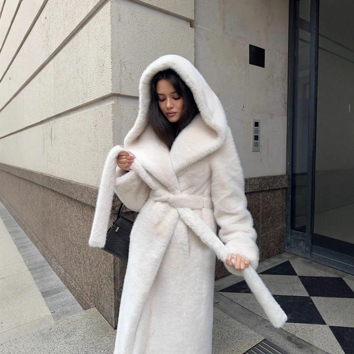 Manteau Long en Fausse Fourrure – Chic