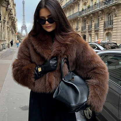 Veste Courte en Fausse Fourrure – Chic