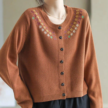 Emberia – Cardigan Rétro Brodé